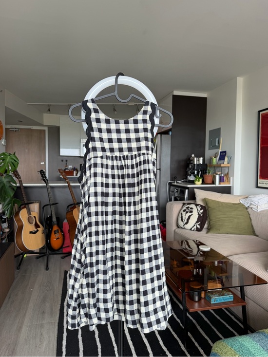 Kimchi Blue Dresses & Skirts - Kimchi Blue Kittie Scalloped Mini Dress